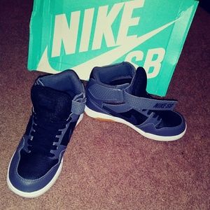 Nike SB Gray Black,4.5 jr Boys 5-6 womens.